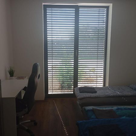 Moderni Pokoj S Parkovanim Zdarma Brno Buitenkant foto