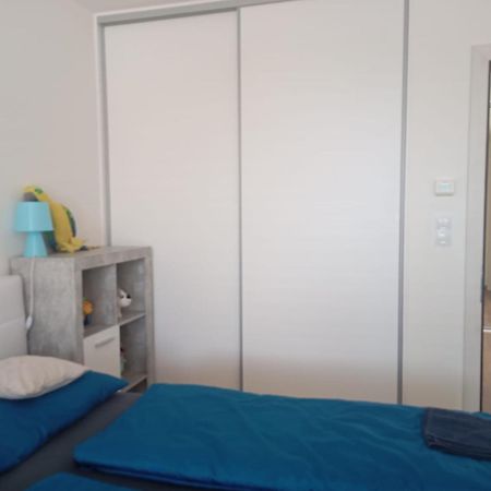 Moderni Pokoj S Parkovanim Zdarma Brno Buitenkant foto