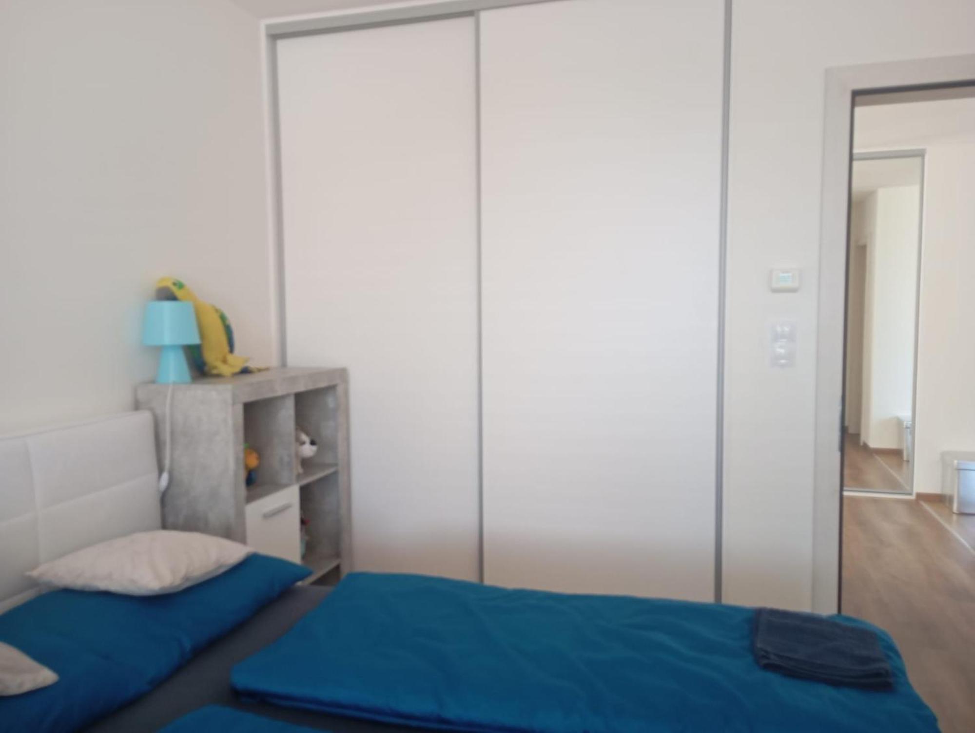 Moderni Pokoj S Parkovanim Zdarma Brno Buitenkant foto