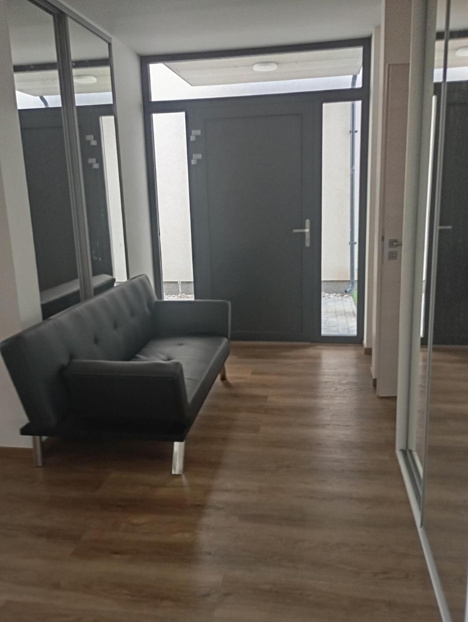 Moderni Pokoj S Parkovanim Zdarma Brno Buitenkant foto